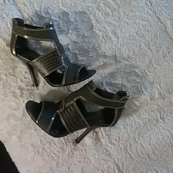 Tory Burch Shoes - almost New ONE DAY SALE